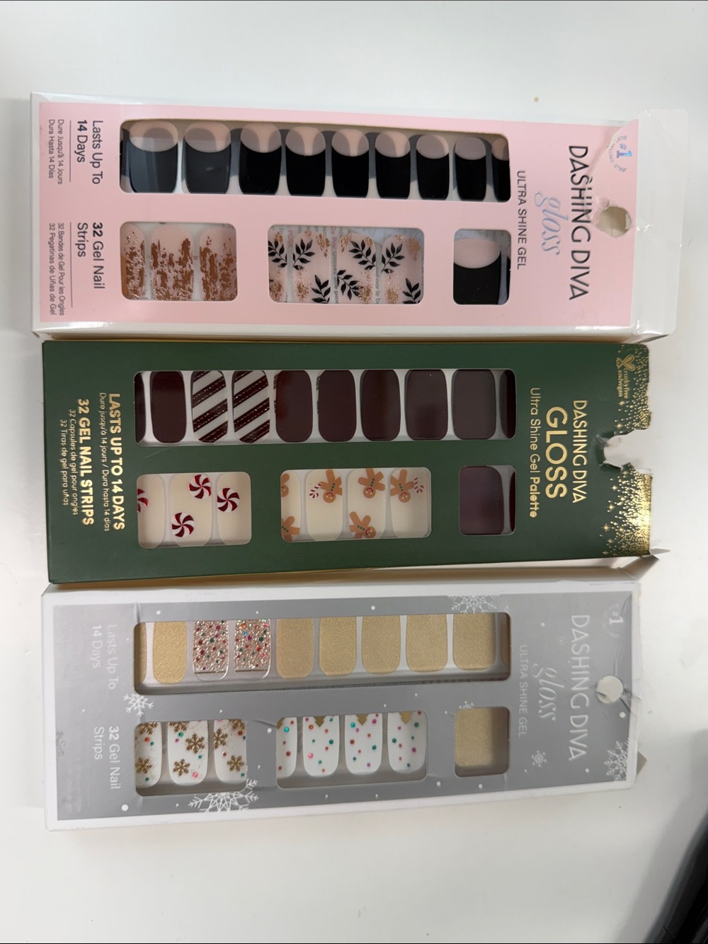 Dashing Diva Gloss Press-On Nails - Black & Nude Floral Set